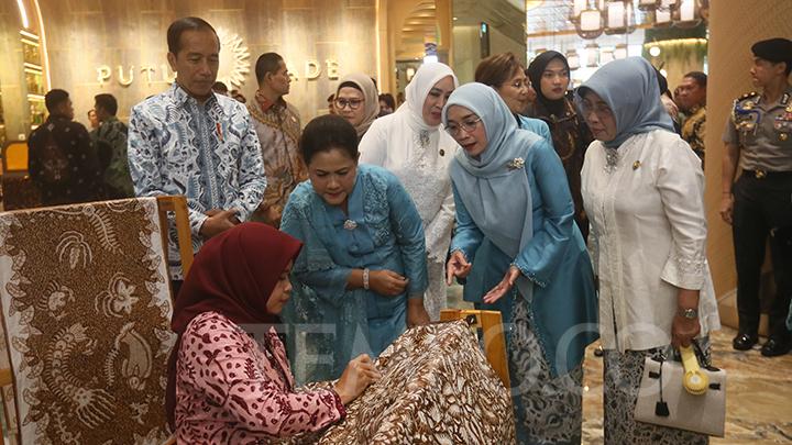 Jokowi Targets US$100M of Batik Export This Year